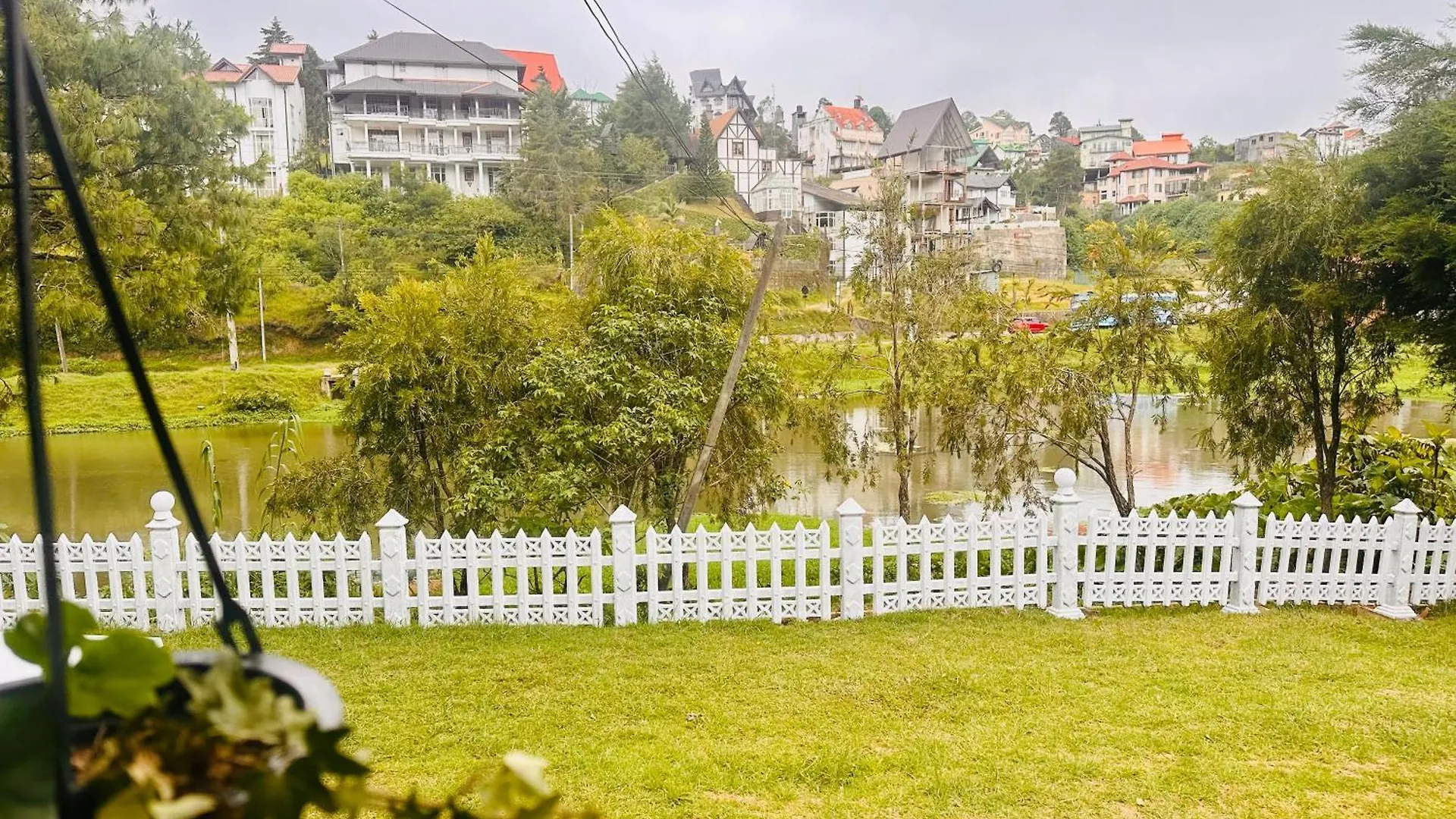 Villa Lakeside Cottage By Clover Nuwara Eliya